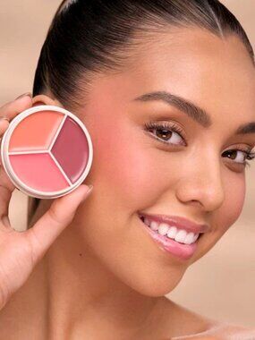 Peach  Magic Touch Cream Blush & Lip Trio NEW UNUSED BOXED